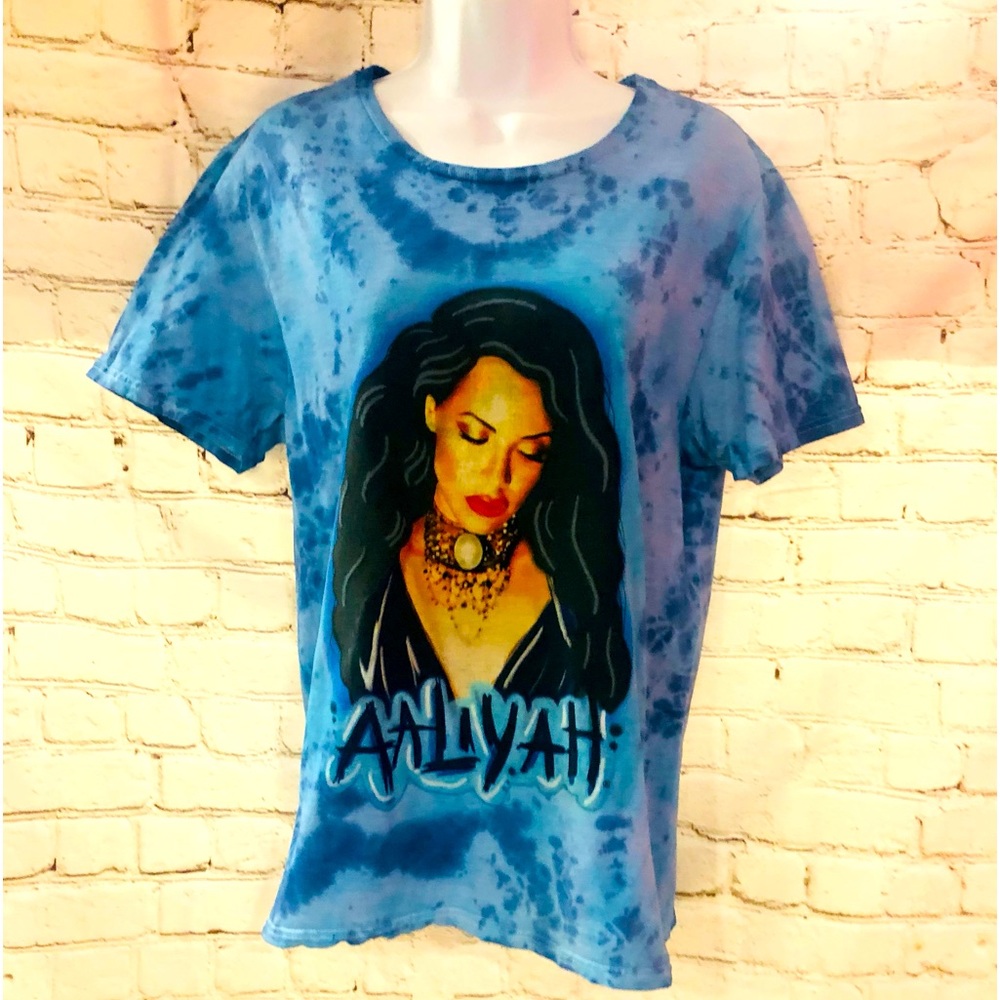 🎼AALIYAH🎼Upcycled Tie Dyed SS Shirt in Blue 🎼Measurements in Pics🎼 - Picture 9 of 10